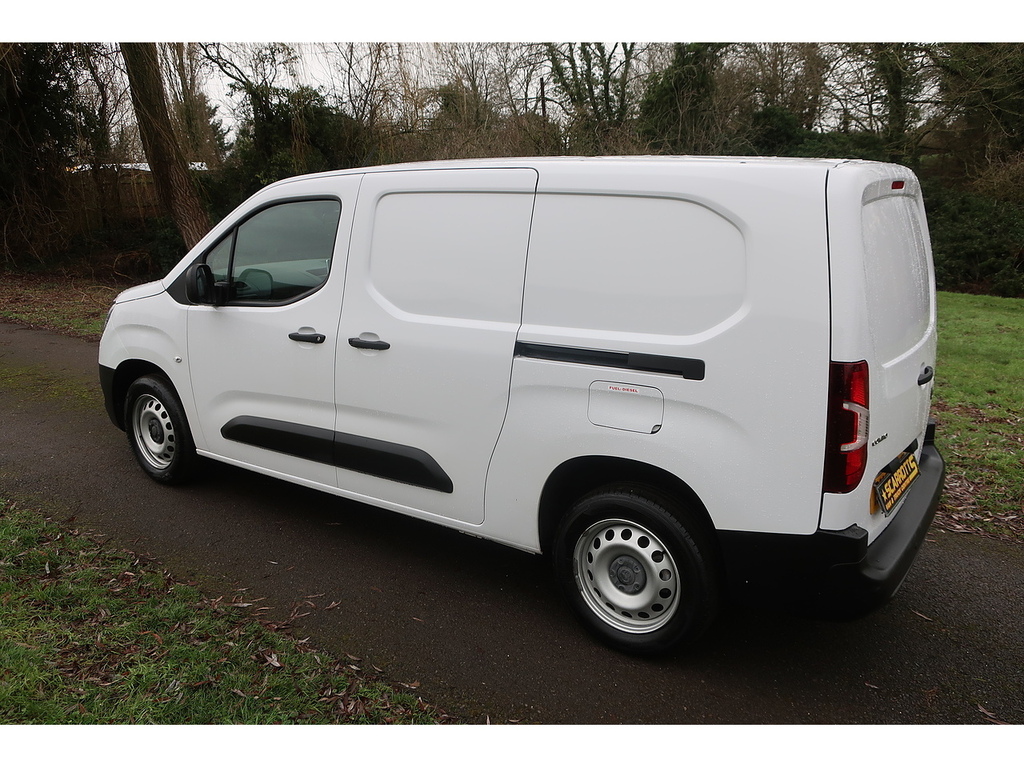 Vauxhall Combo 1.5 Turbo D 2300 Prime Panel Van 6Dr L DV24SNZ White #4