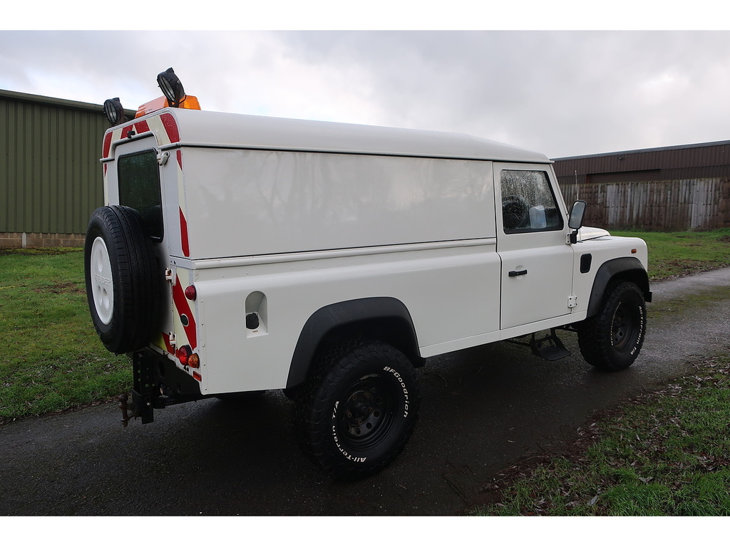 Land Rover Defender 110 2.4 Tdci Hard Top 4Wd Mwb Euro 4 12 White #2
