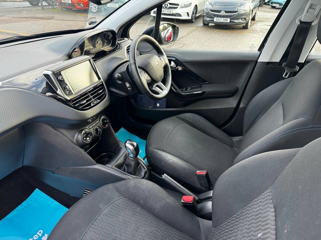 Peugeot 208 1.2L Signature BC68CXH Blue #3