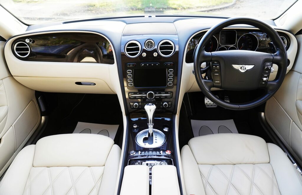 Bentley Flying Spur Saloon #20