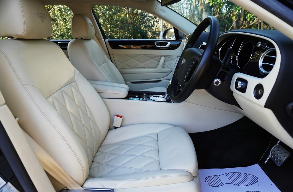 Bentley Flying Spur Saloon #9