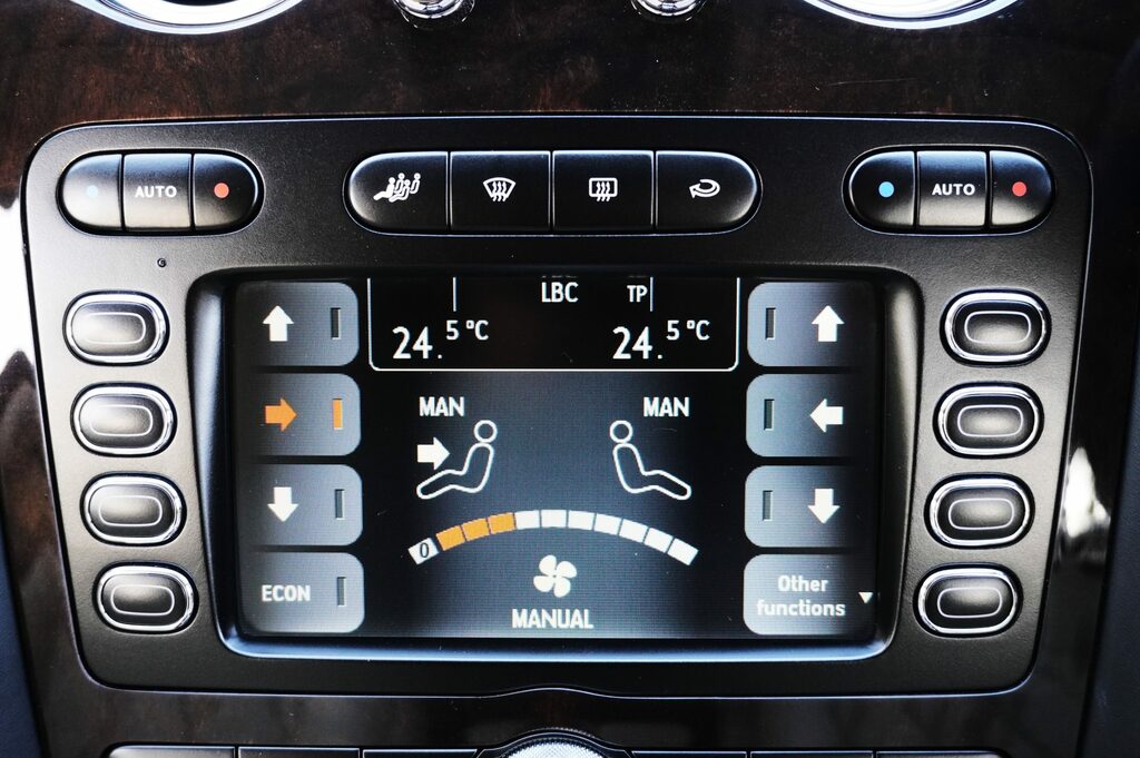 Bentley Flying Spur Saloon #25