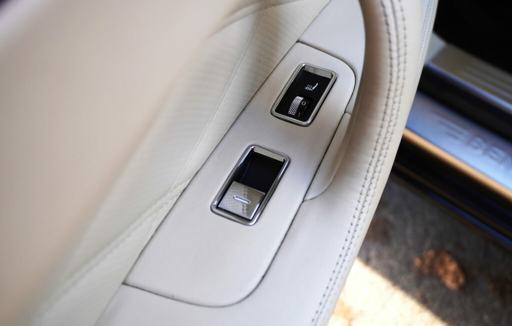 Bentley Flying Spur Saloon #64