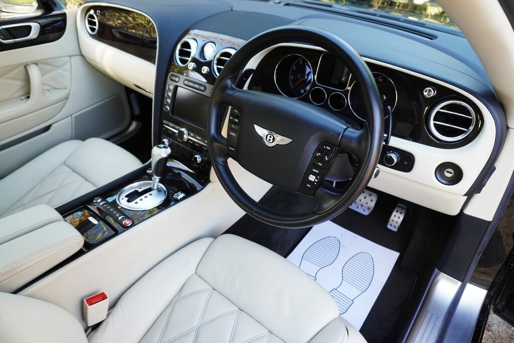 Bentley Flying Spur Saloon #10