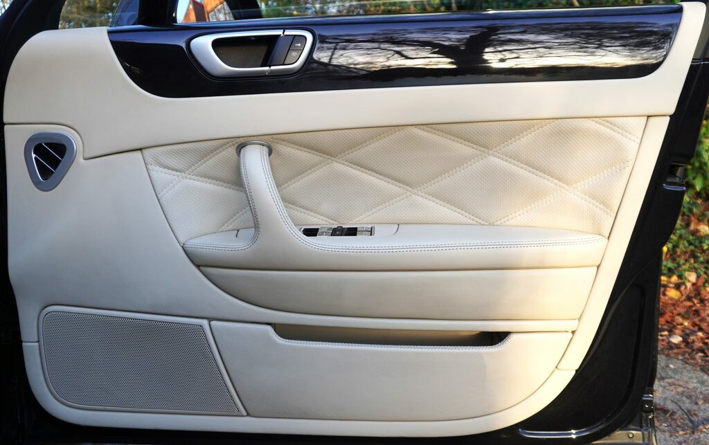Bentley Flying Spur Saloon #11