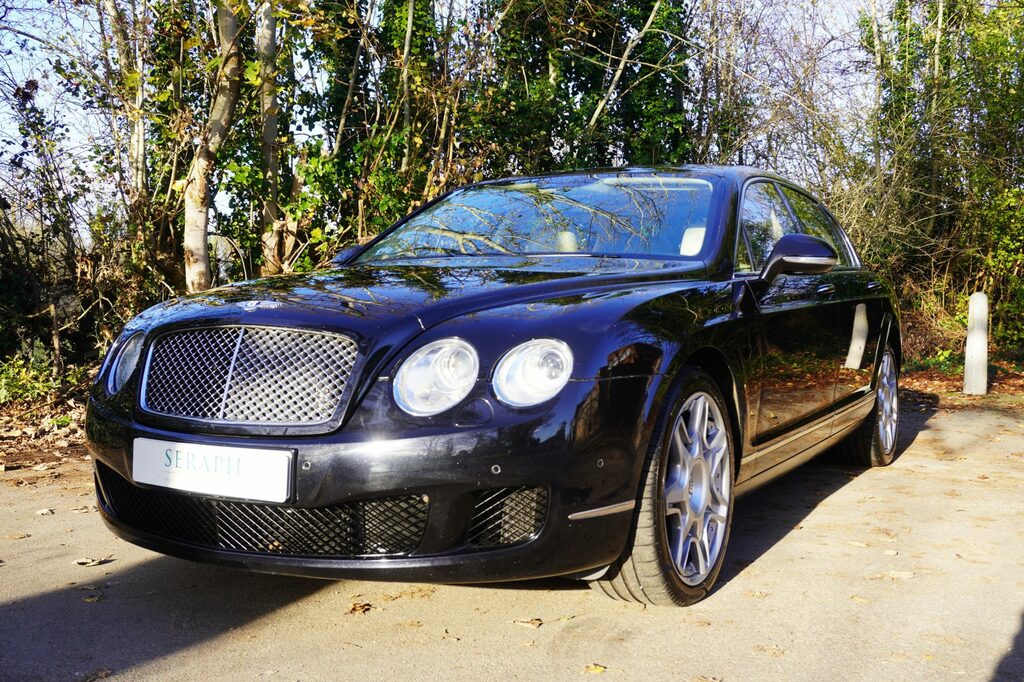 Bentley Flying Spur Saloon #1