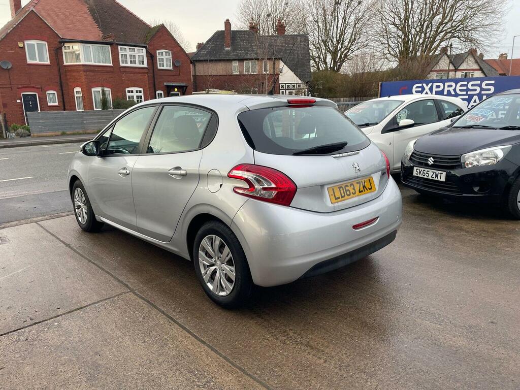 Peugeot 208 Hatchback 1.4 Hdi Access Euro 5 201319 LD63ZKJ Silver #4