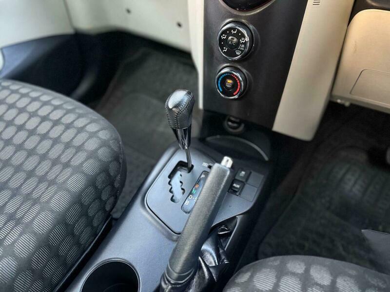 Toyota IQ Vvt-i White #42