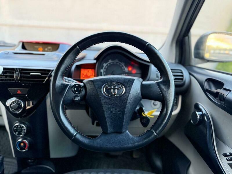 Toyota IQ Vvt-i White #3