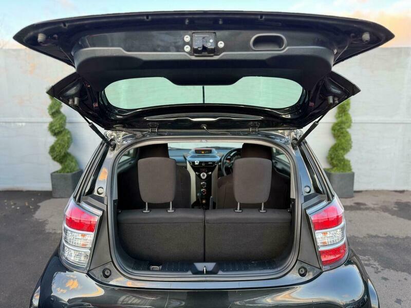 Toyota IQ Vvt-i White #10