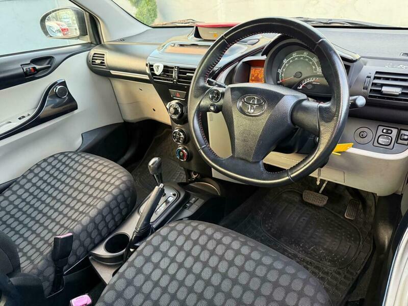 Toyota IQ Vvt-i White #18