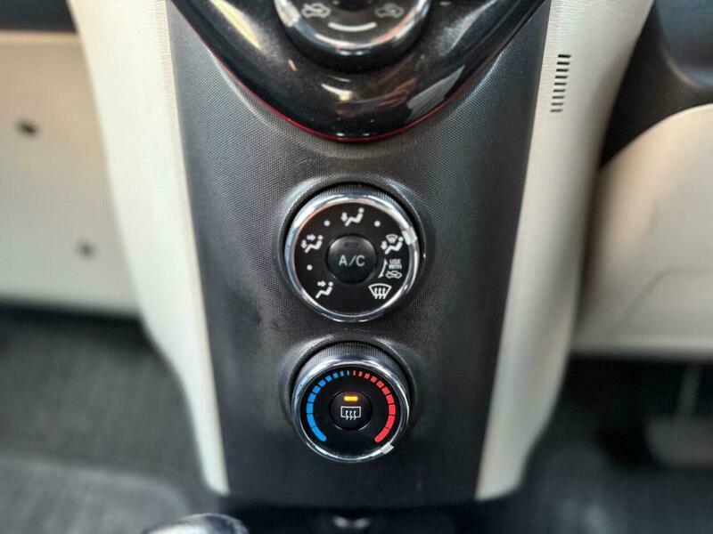 Toyota IQ Vvt-i White #45