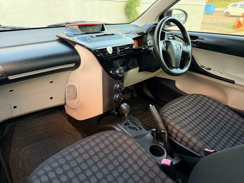 Toyota IQ Vvt-i White #22