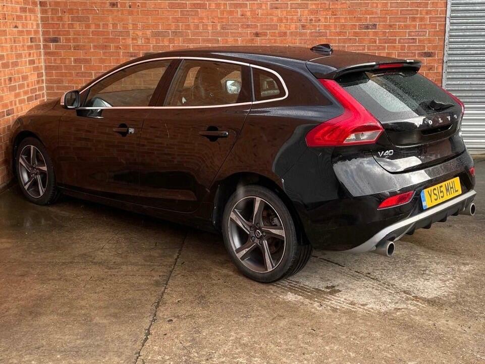 Volvo V40 2.0 D4 R-design Lux Nav Euro 6 Ss YS15MHL Black #4