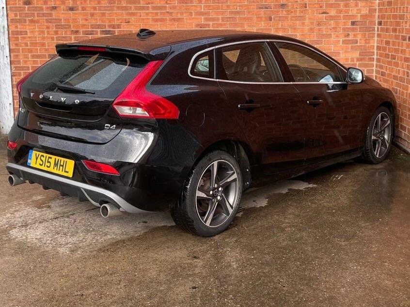Volvo V40 2.0 D4 R-design Lux Nav Euro 6 Ss YS15MHL Black #6