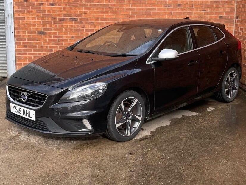 Volvo V40 2.0 D4 R-design Lux Nav Euro 6 Ss YS15MHL Black #3
