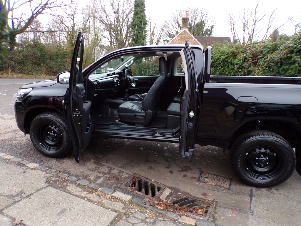 Toyota HILUX 2.4 D-4d Active Pickup Extended Cab Man VK71HCG Black #5