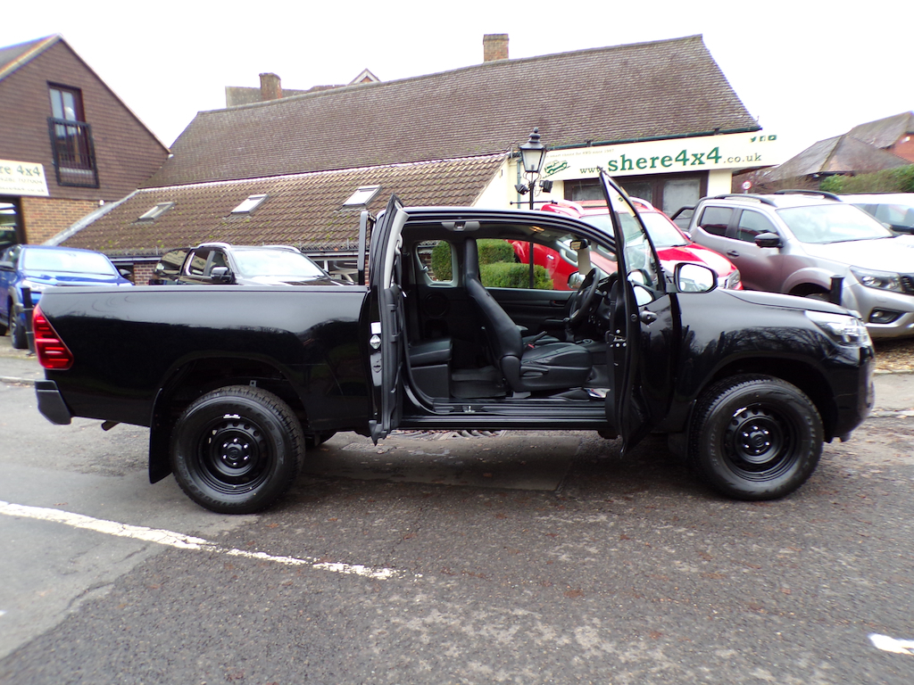 Toyota HILUX 2.4 D-4d Active Pickup Extended Cab Man VK71HCG Black #6