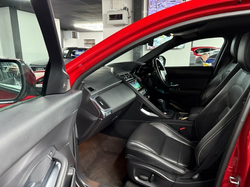 Jaguar E-Pace 2L R-dynamic S VO69CKN Red #2