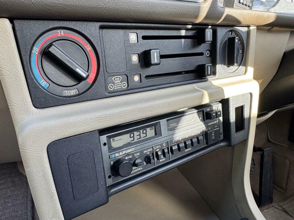 BMW 5 Series 525E Lux Blue #13