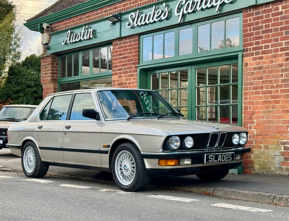 BMW 5 Series 525E Lux Blue #2