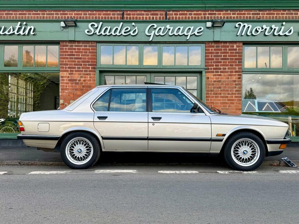 BMW 5 Series 525E Lux Blue #1