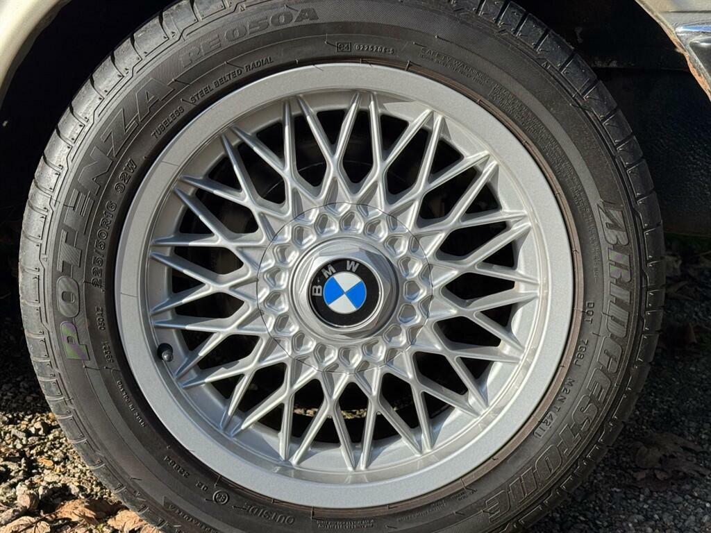 BMW 5 Series 525E Lux Blue #29