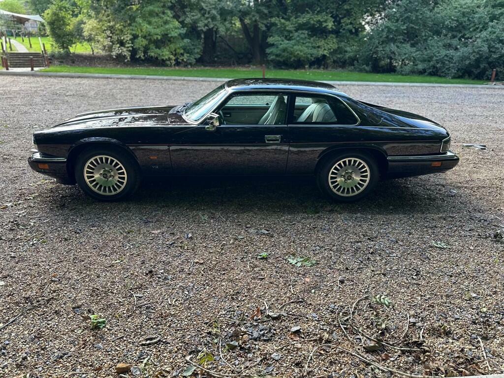 Jaguar XJS 4.0 Celebration Red #52