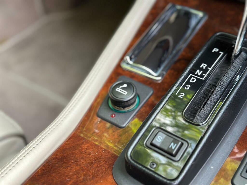 Jaguar XJS 4.0 Celebration Red #30