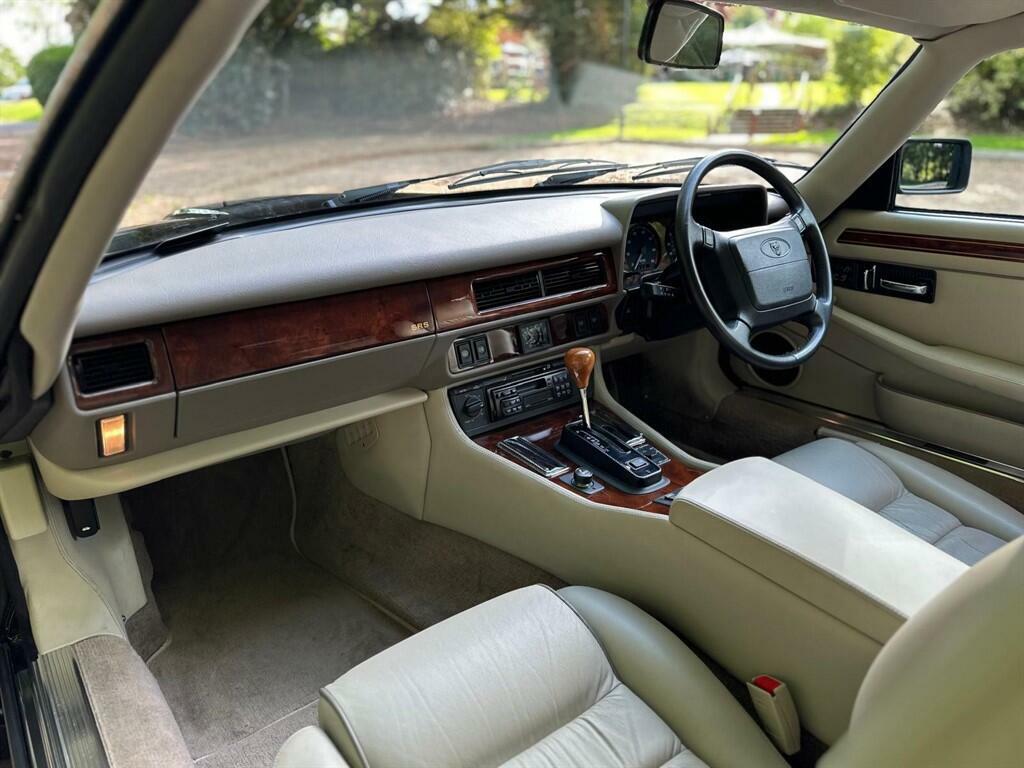 Jaguar XJS 4.0 Celebration Red #3