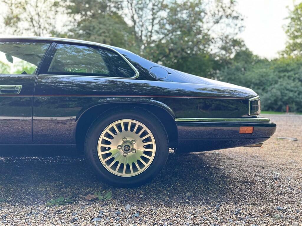 Jaguar XJS 4.0 Celebration Red #49