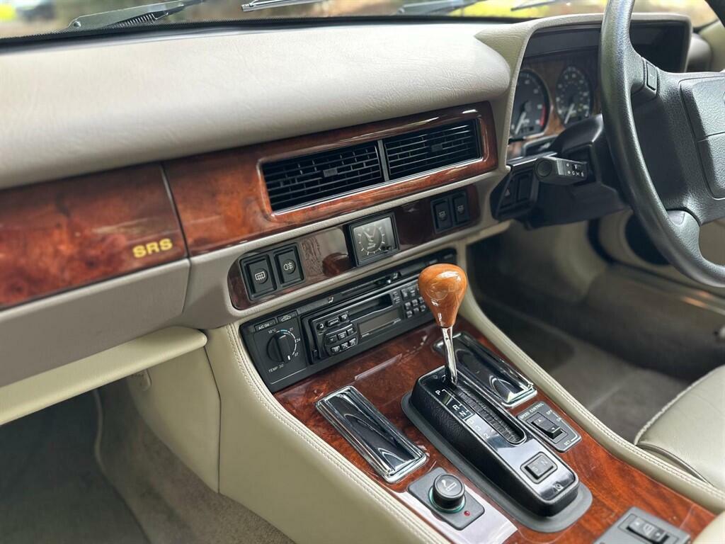 Jaguar XJS 4.0 Celebration Red #21