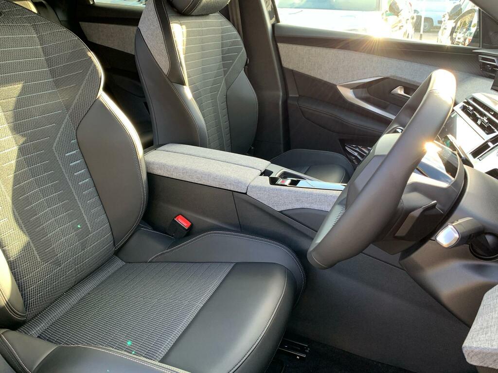 Peugeot 3008 73Kwh Allure Grey #6