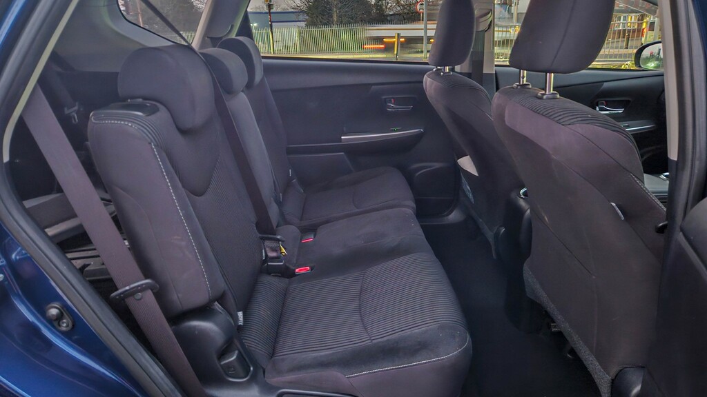 Toyota Prius+ 7 Seats White #24