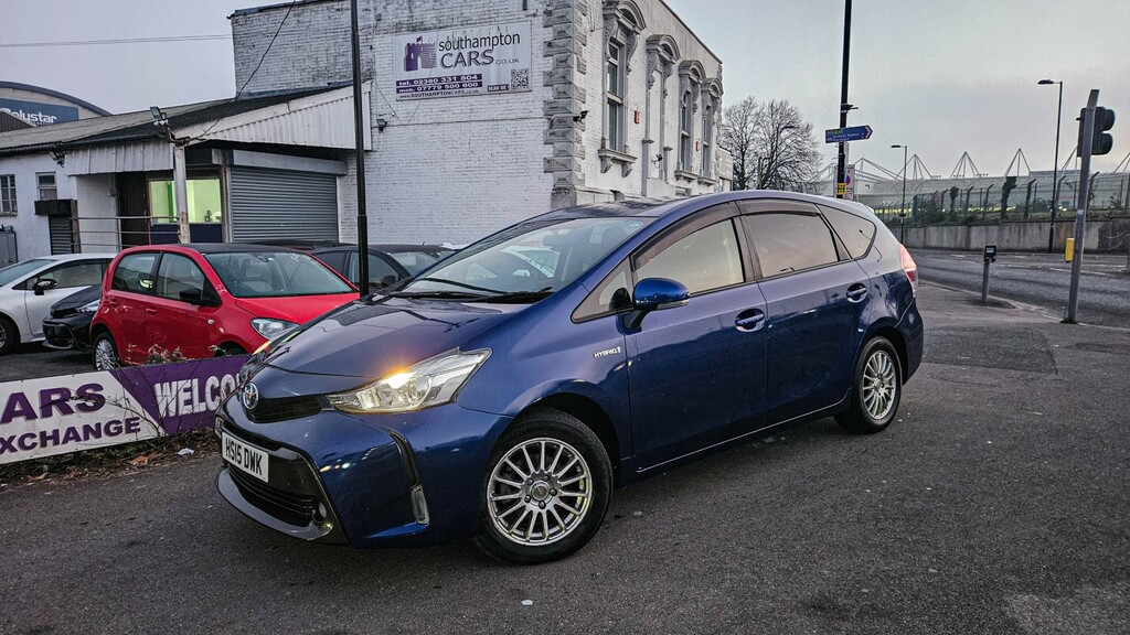 Toyota Prius+ 7 Seats White #8
