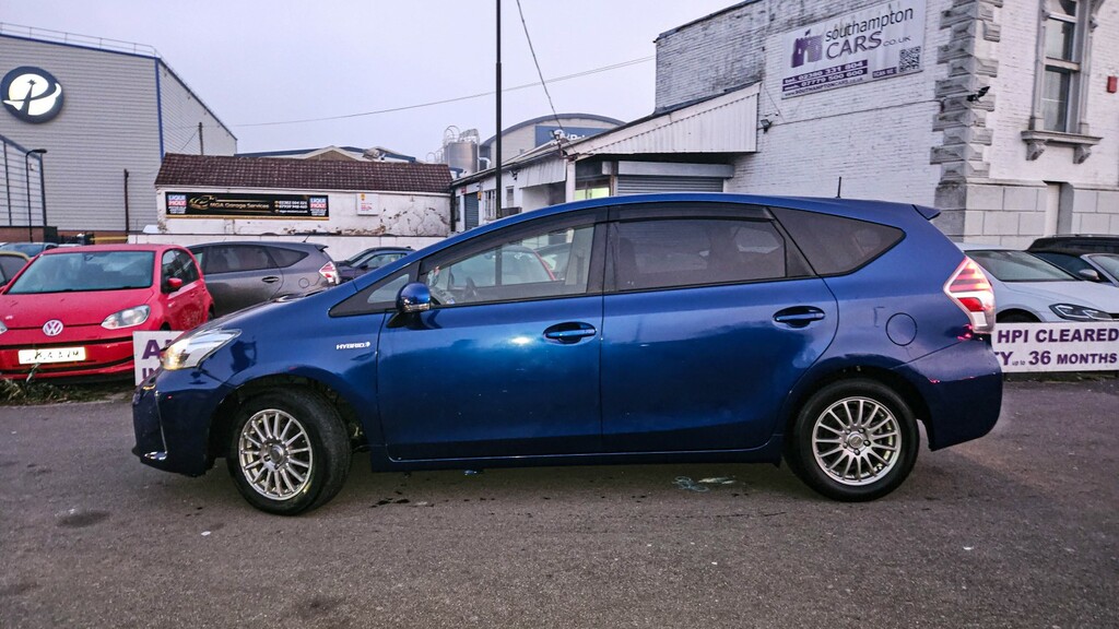 Toyota Prius+ 7 Seats White #10