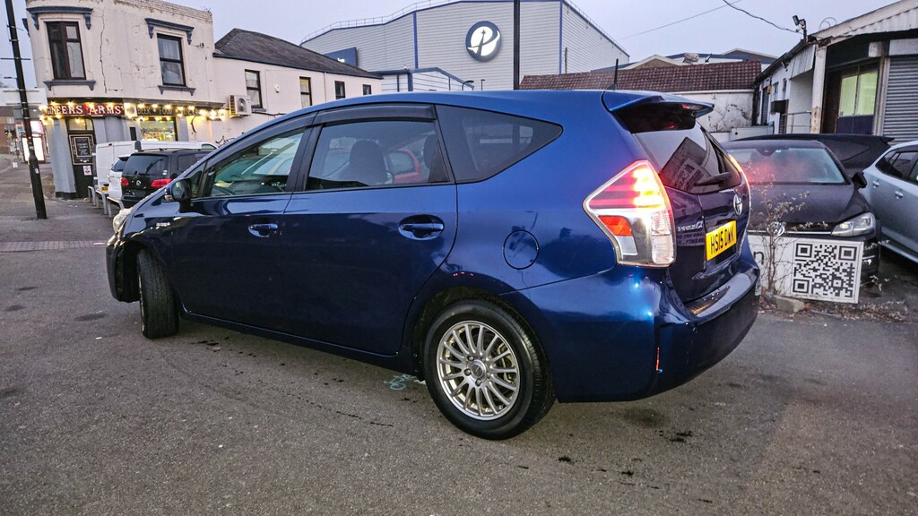 Toyota Prius+ 7 Seats White #11