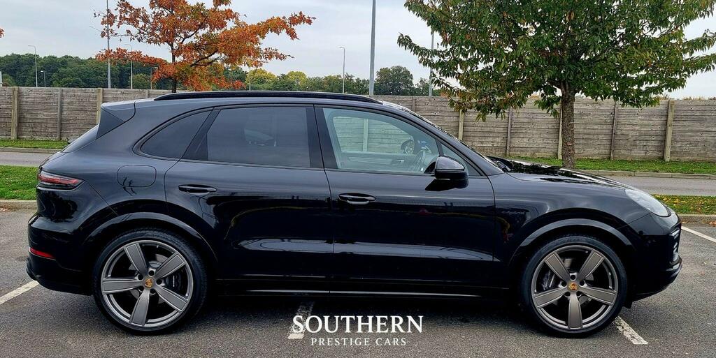 Porsche Cayenne 3.0 V6 E-hybrid 17.9Kwh Platinum Edition Tiptronic Y5EEK Black #4