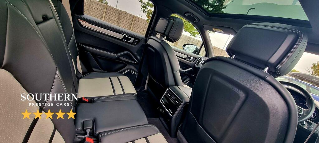 Porsche Cayenne 3.0 V6 E-hybrid 17.9Kwh Platinum Edition Tiptronic Y5EEK Black #2