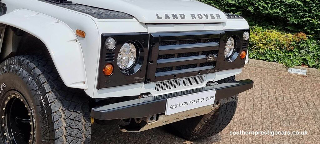Land Rover Defender 110 2.2D Dpf Station Wagon Mwb White #6