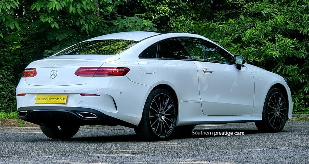 Mercedes-Benz E Class 2.0 E220d Amg Line Premium Plus G-tronic 4Matic White #3