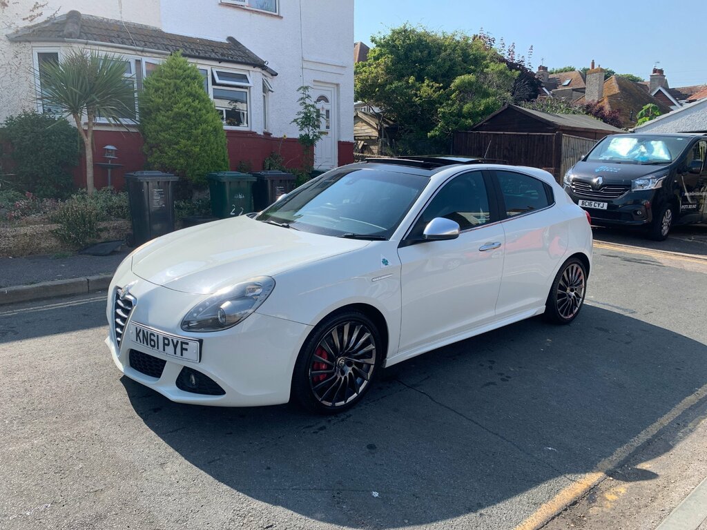 Alfa Romeo Giulietta 1750 Tbi Cloverleaf 5-Door White #2