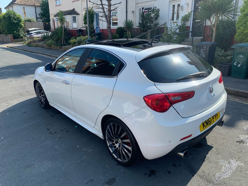 Alfa Romeo Giulietta 1750 Tbi Cloverleaf 5-Door White #3