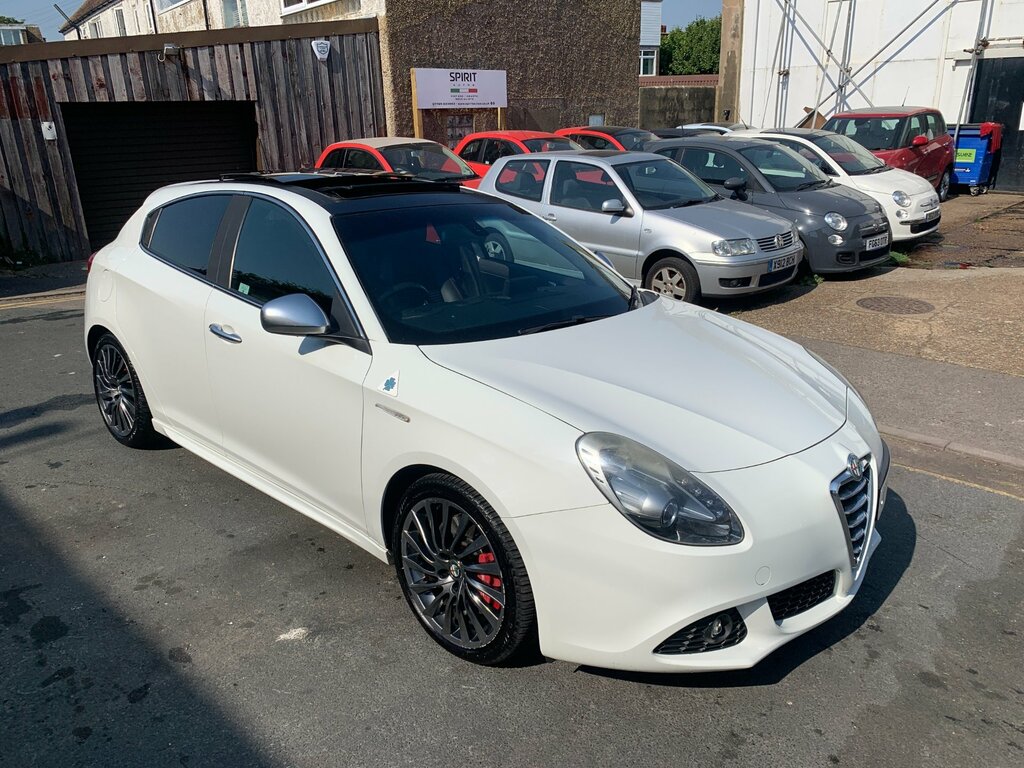 Alfa Romeo Giulietta 1750 Tbi Cloverleaf 5-Door White #4