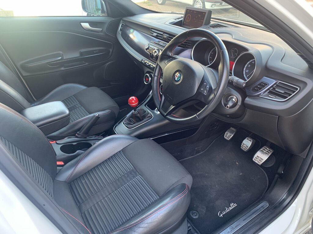Alfa Romeo Giulietta 1750 Tbi Cloverleaf 5-Door White #6