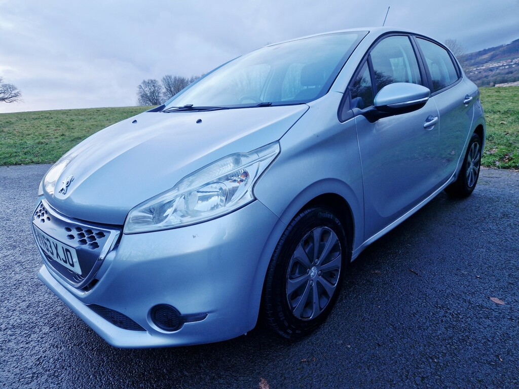 Peugeot e-208 E-hdi Allure Black #2