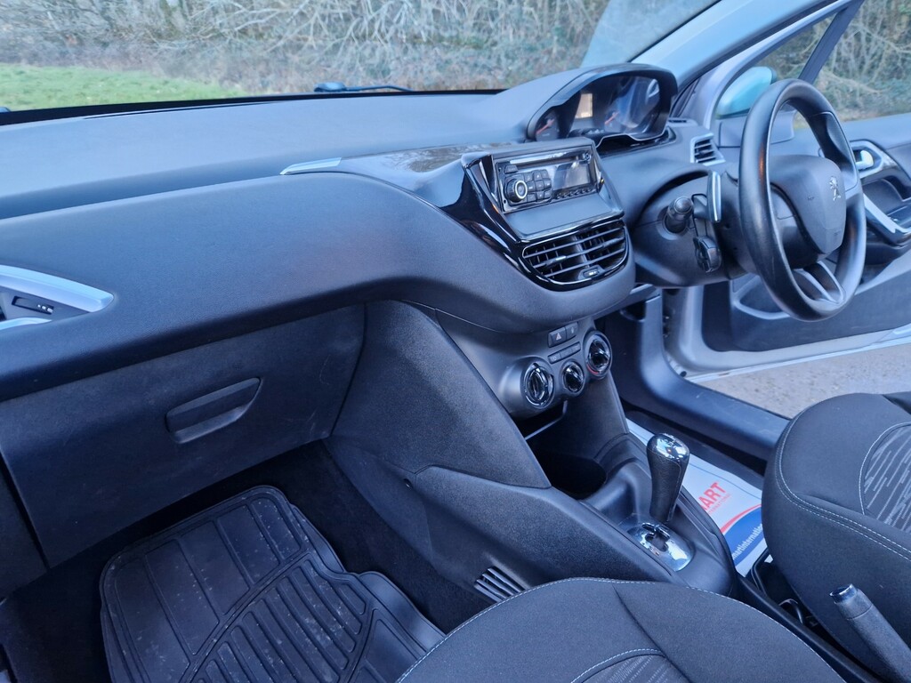 Peugeot e-208 E-hdi Allure Black #13