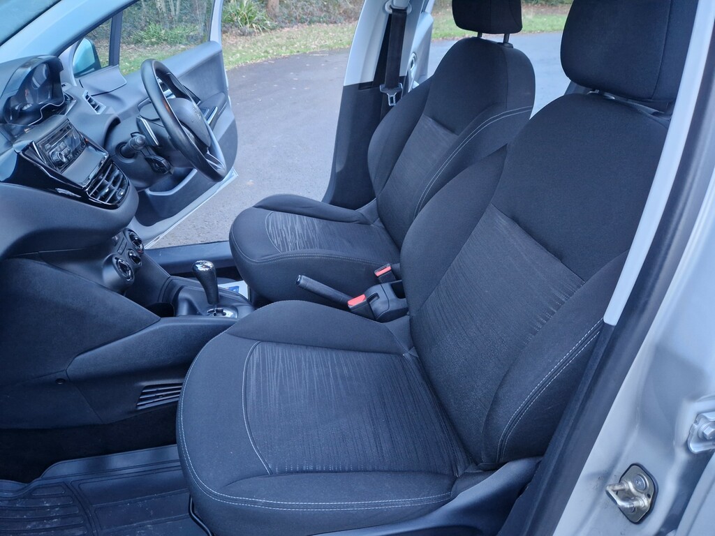 Peugeot e-208 E-hdi Allure Black #12