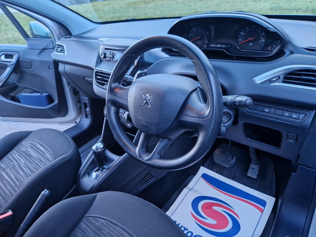 Peugeot e-208 E-hdi Allure Black #18