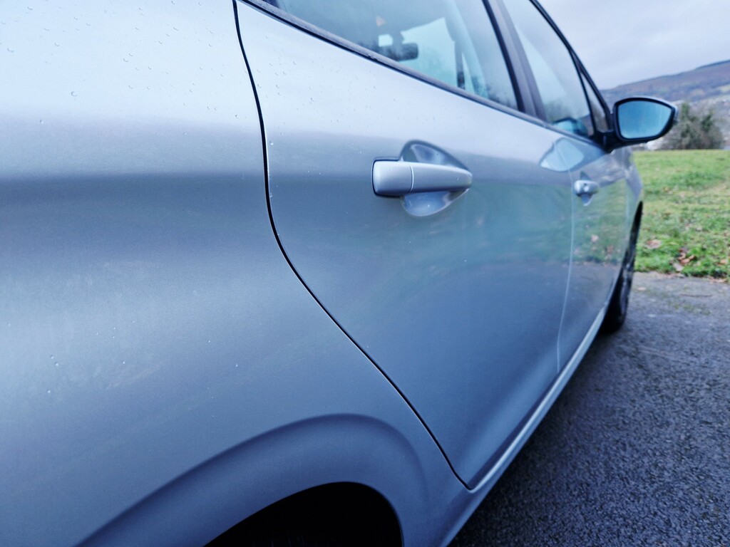 Peugeot e-208 E-hdi Allure Black #4